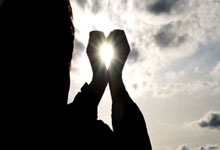 亚洲足球赛事激烈展开，中国队斩获胜利